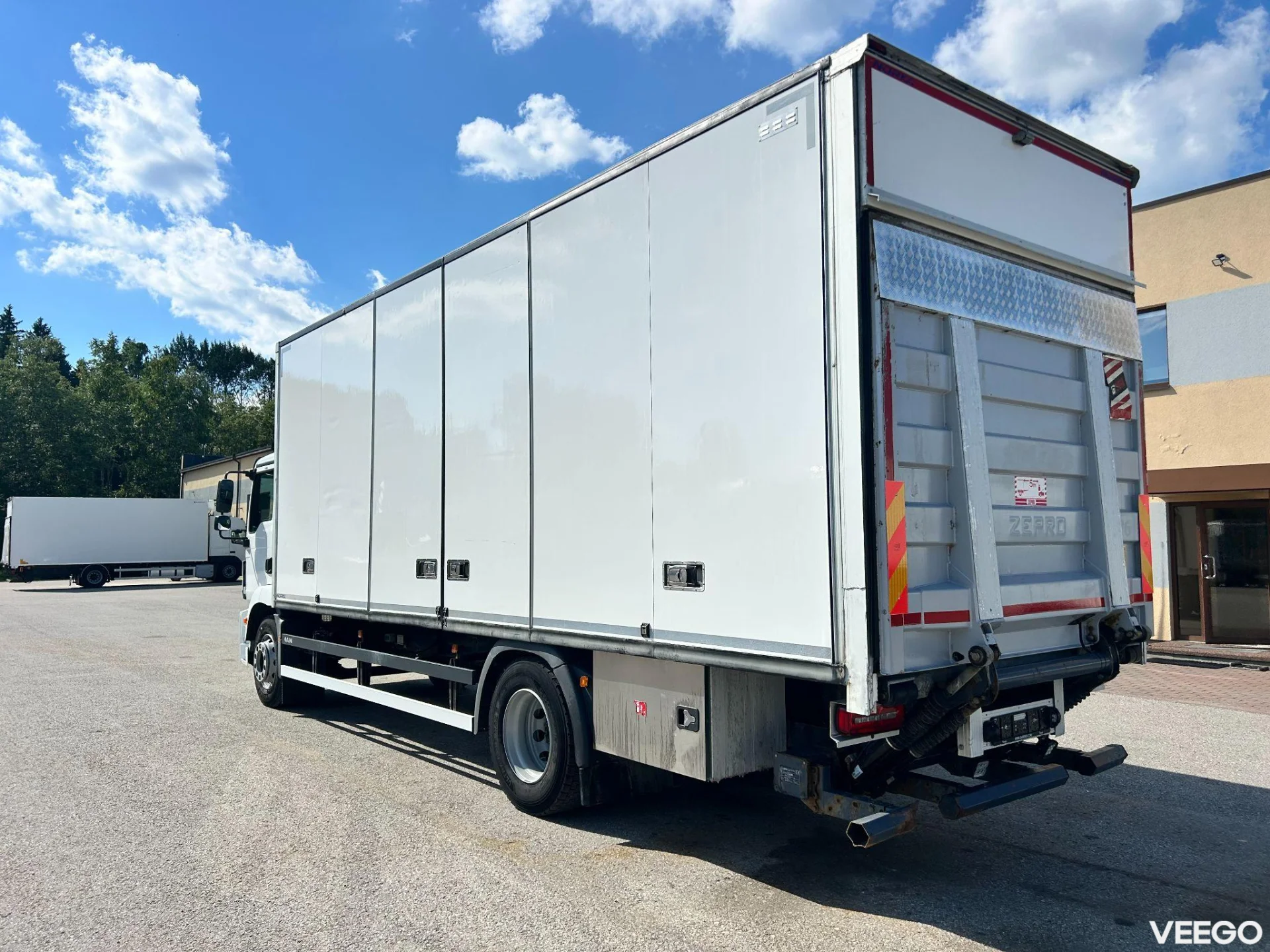 MAN TGM 4X2 EURO6 + SIDE OPENING 213kW