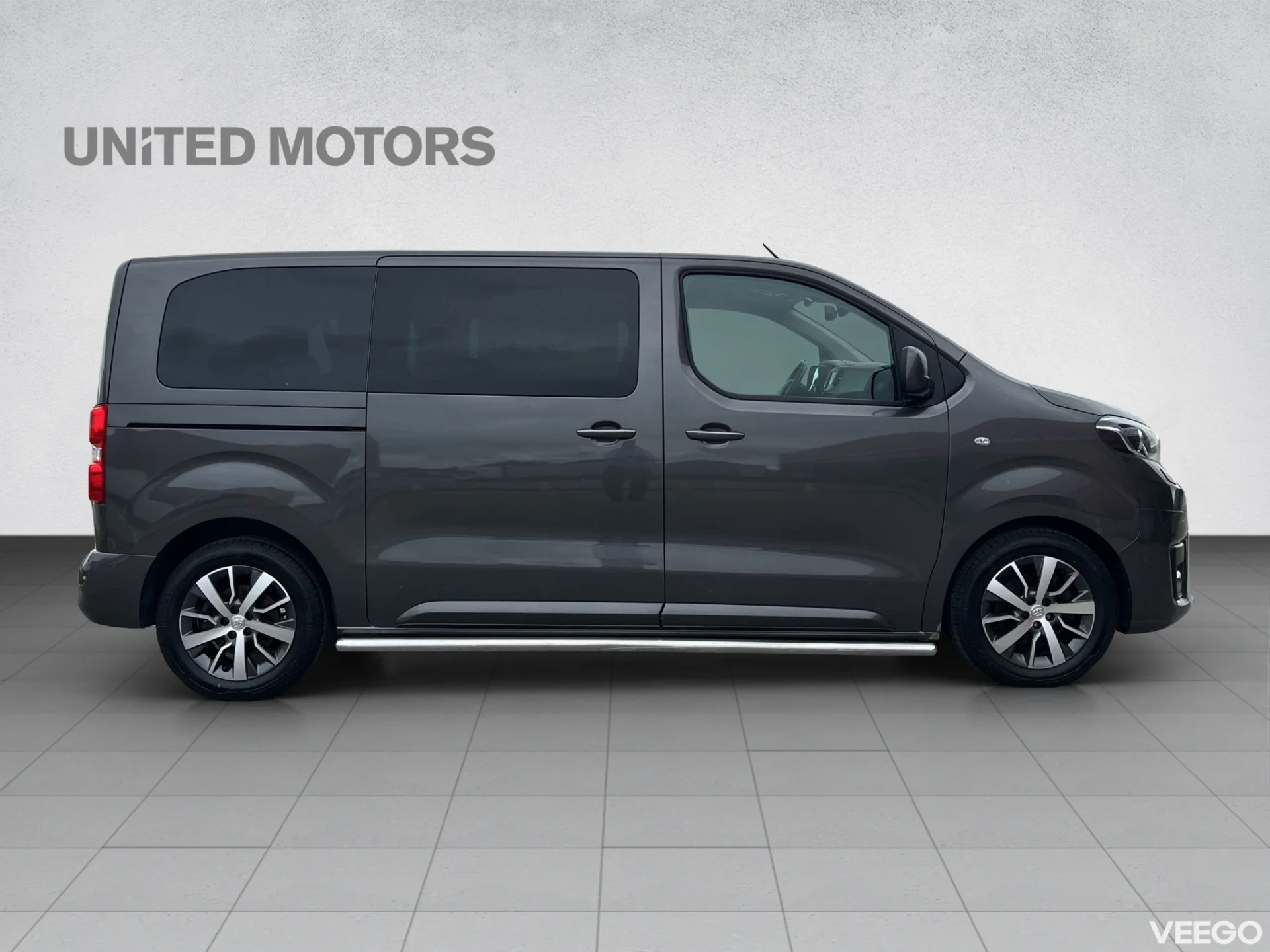 Toyota Proace Verso Medium Double side door 2 8-kohta 106kW