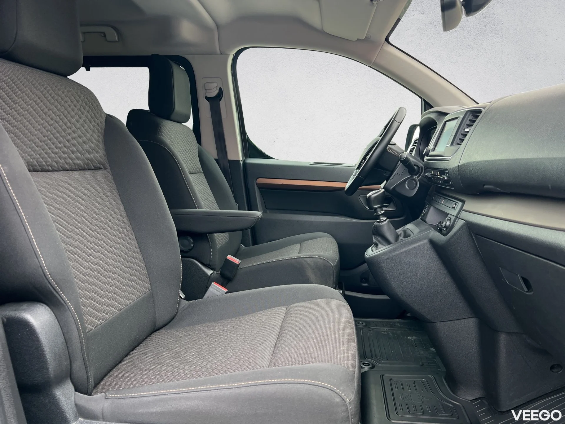 Toyota Proace Verso Medium Double side door 2 8-kohta 106kW