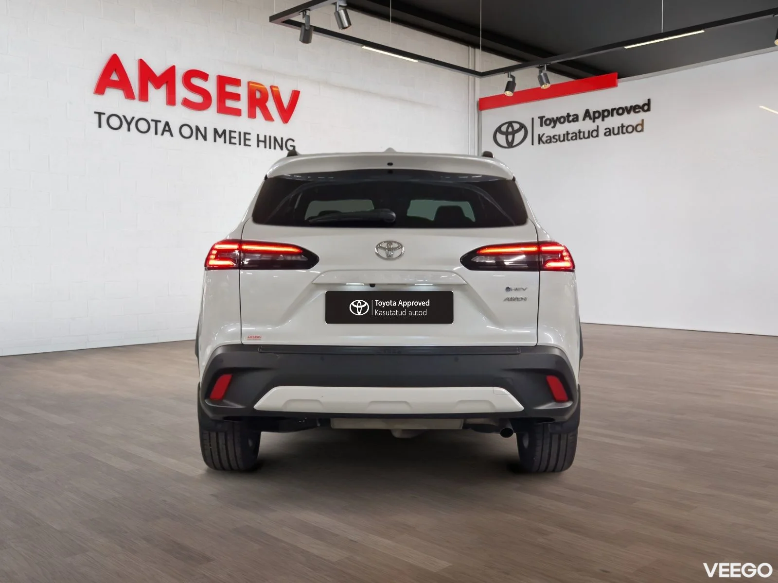 Toyota Corolla Cross Luxury AWD 2 98kW