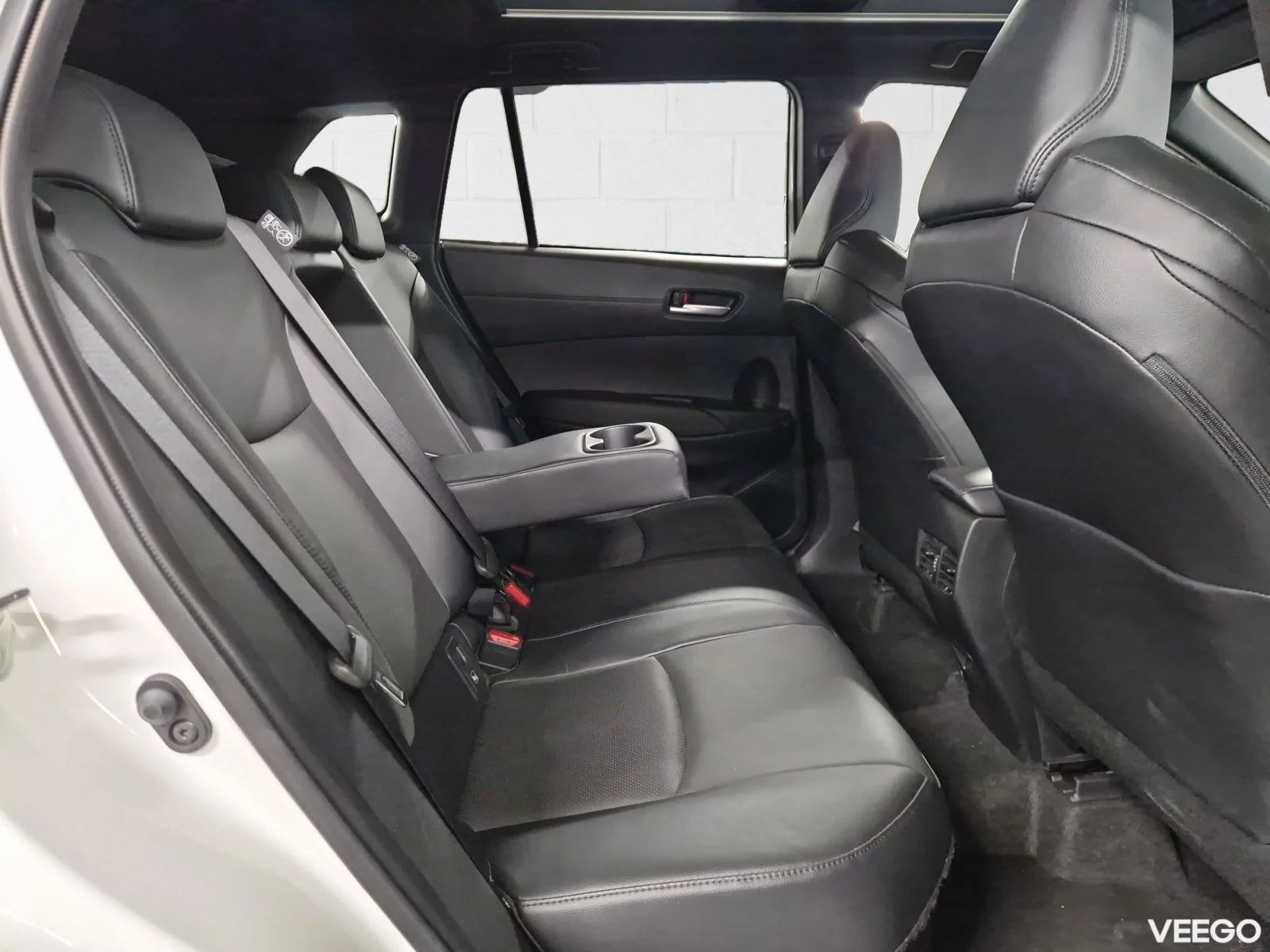 Toyota Corolla Cross Luxury AWD 2 98kW