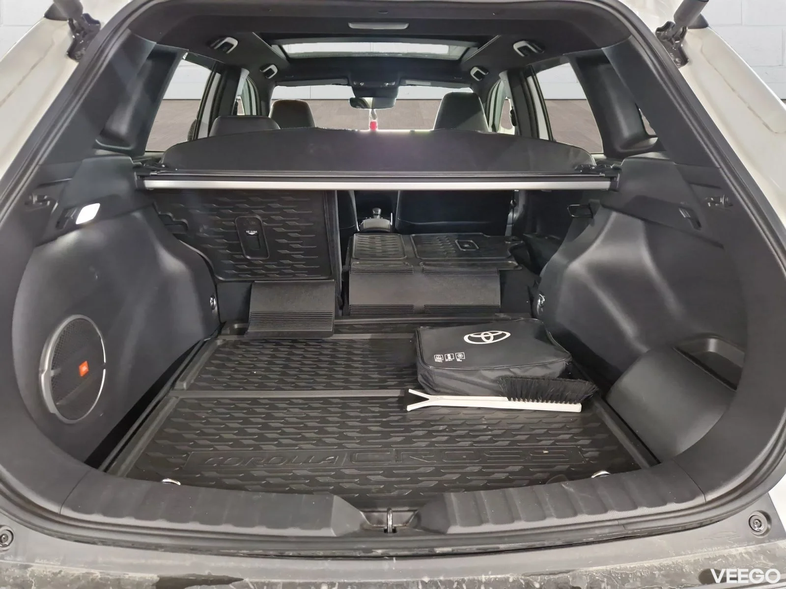 Toyota Corolla Cross Luxury AWD 2 98kW