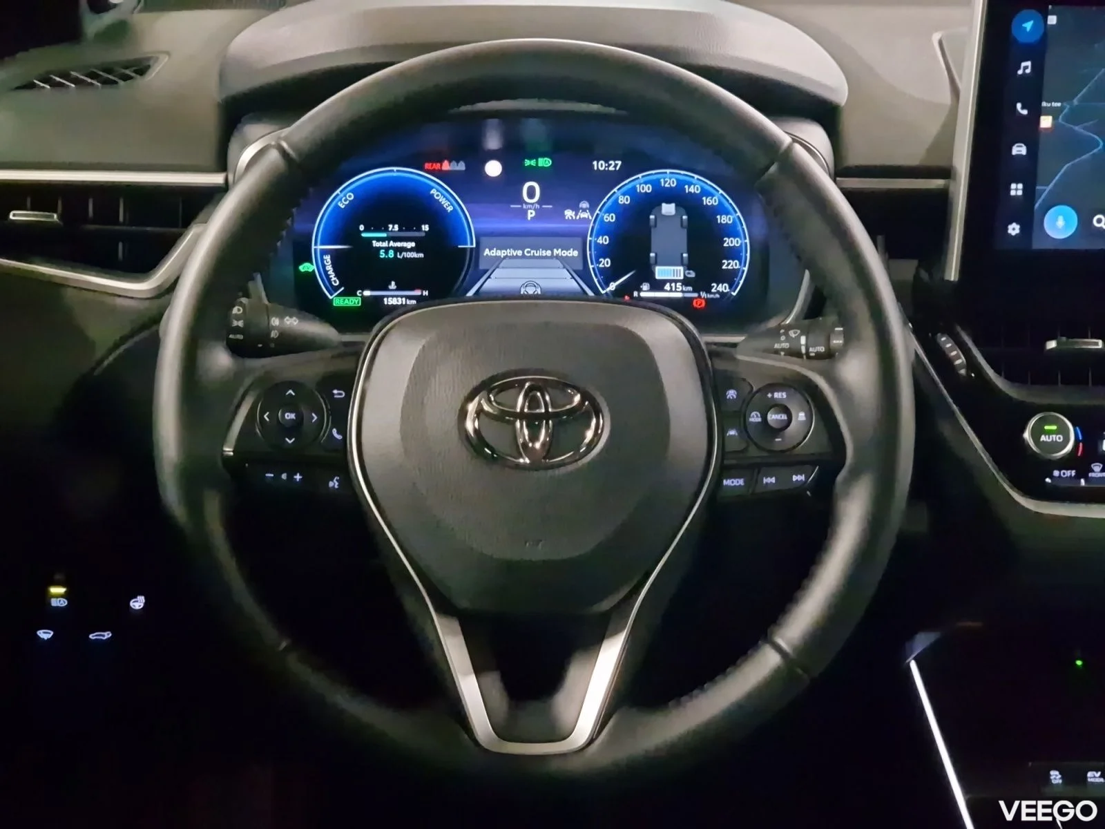 Toyota Corolla Cross Luxury AWD 2 98kW