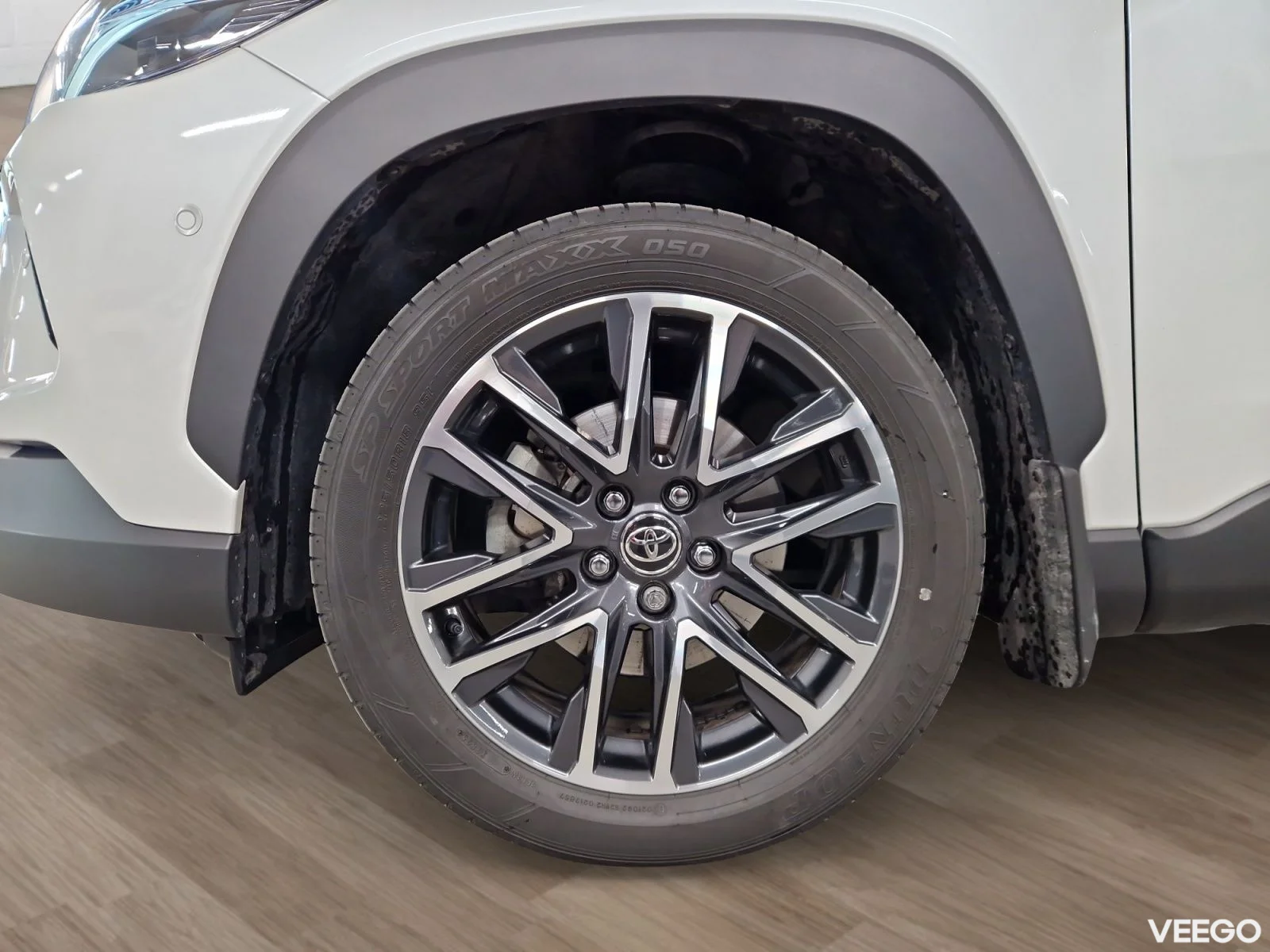 Toyota Corolla Cross Luxury AWD 2 98kW