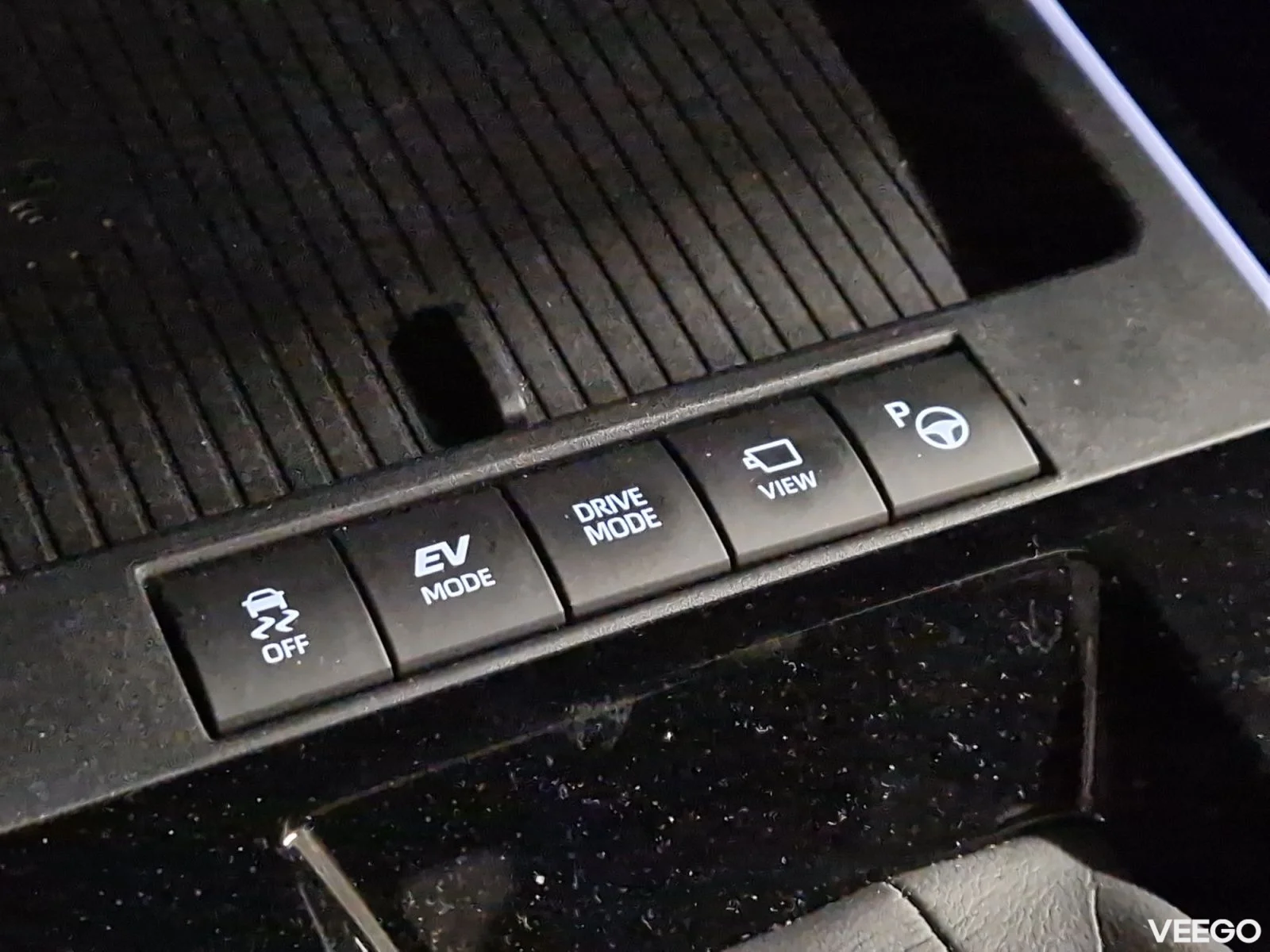 Toyota Corolla Cross Luxury AWD 2 98kW
