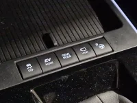 Toyota Corolla Cross Luxury AWD 2 98kW thumbnail