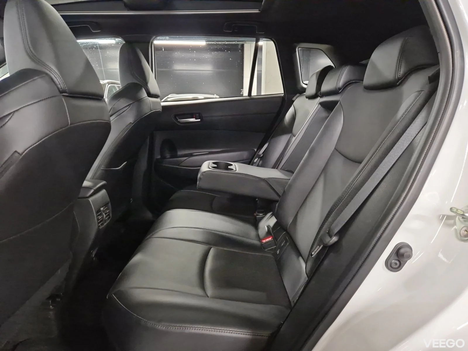 Toyota Corolla Cross Luxury AWD 2 98kW