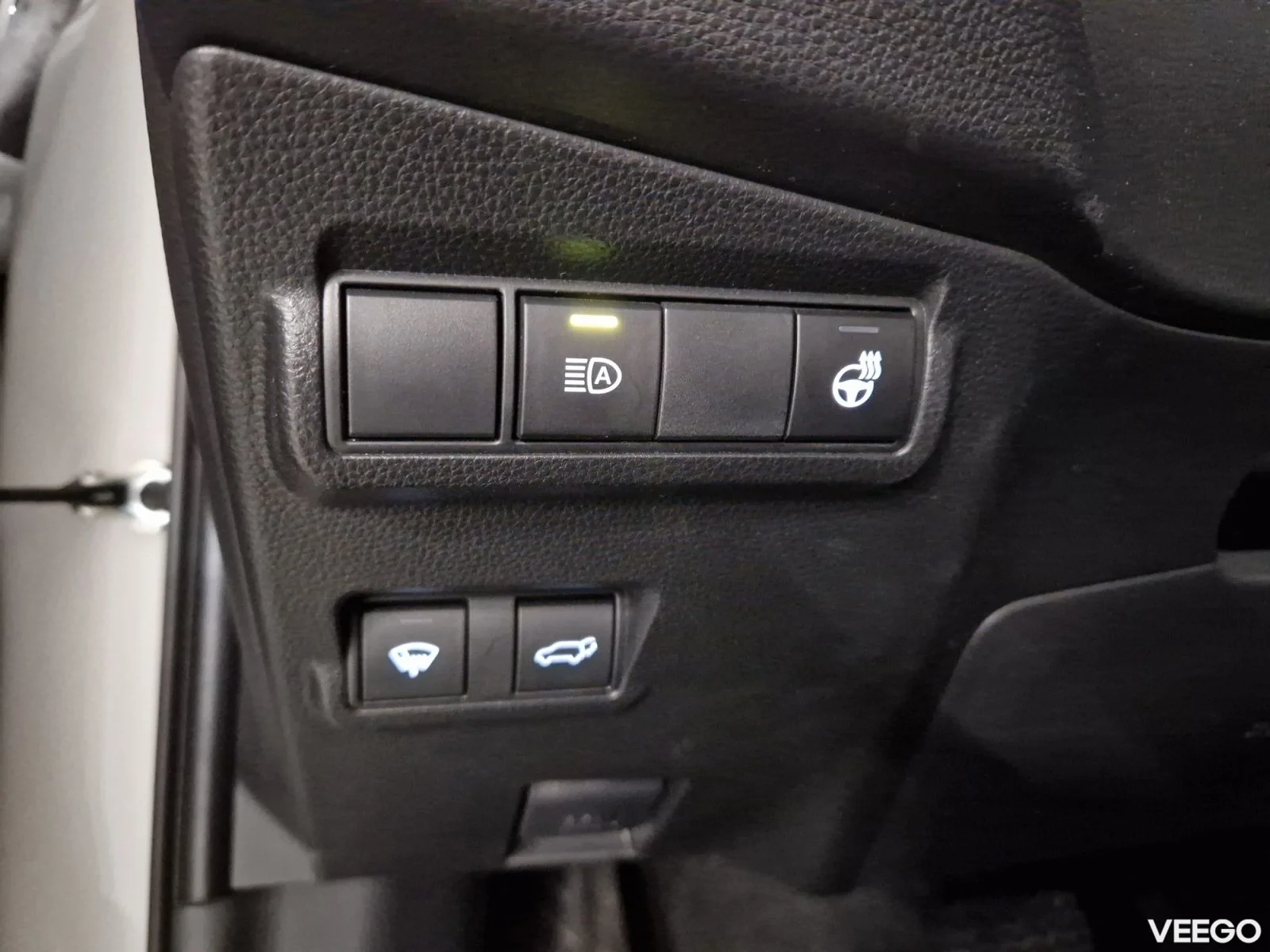 Toyota Corolla Cross Luxury AWD 2 98kW