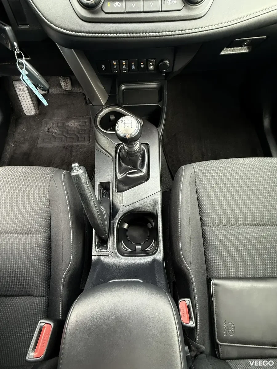 Toyota RAV4 Edition-S Facelift FWD 2 105kW