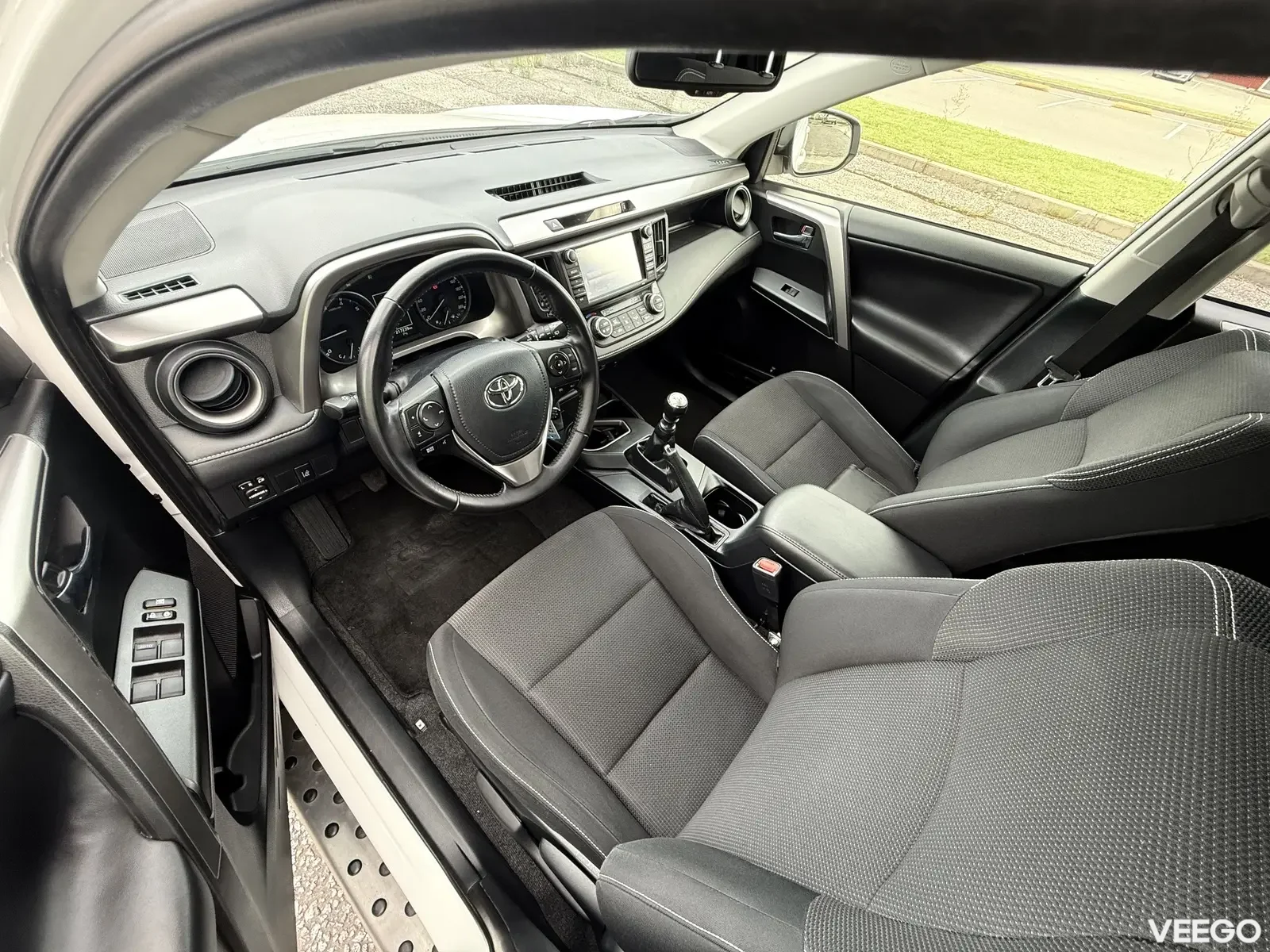 Toyota RAV4 Edition-S Facelift FWD 2 105kW