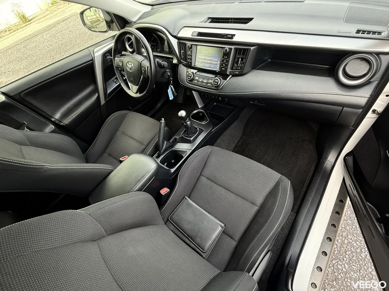 Toyota RAV4 Edition-S Facelift FWD 2 105kW
