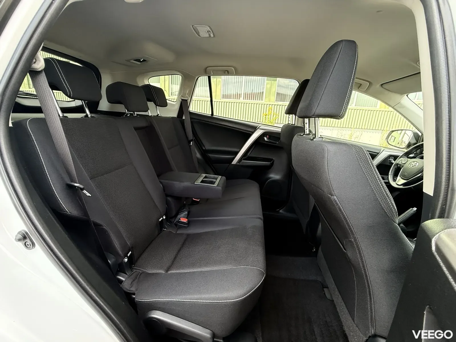Toyota RAV4 Edition-S Facelift FWD 2 105kW