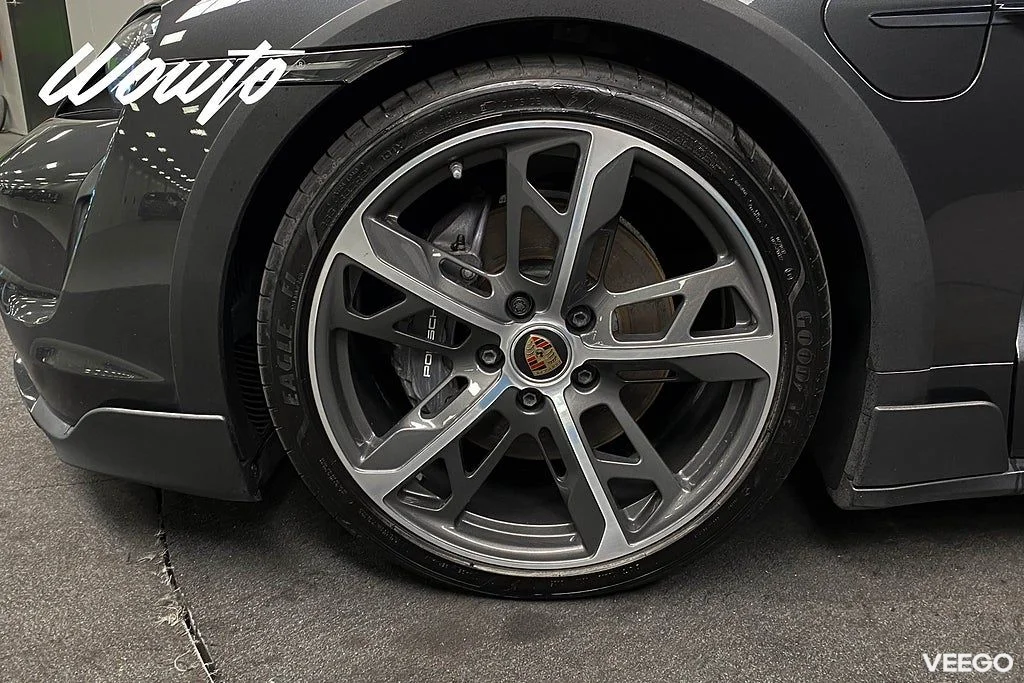 Porsche Taycan 4 Cross Turismo 381HK /18-Vägs /Bose /Pano 280kW
