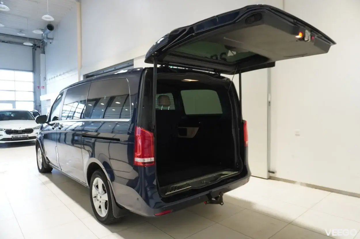 Mercedes-Benz V200 2.1 120kW