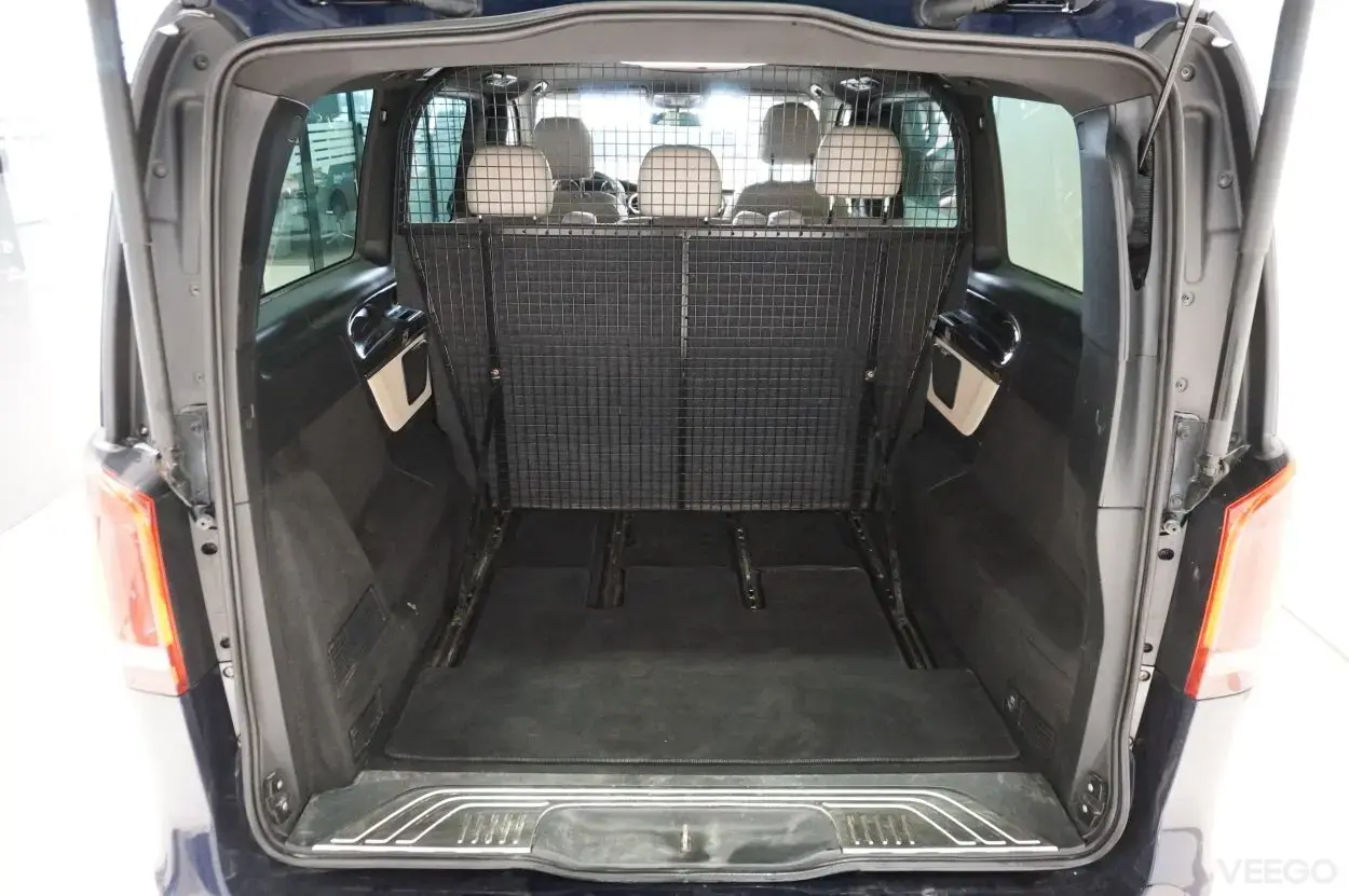 Mercedes-Benz V200 2.1 120kW