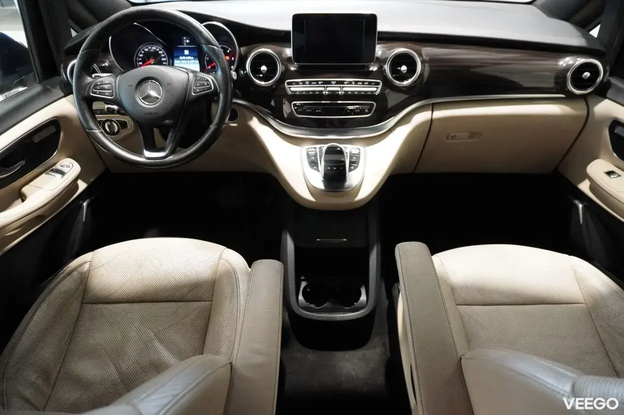 Mercedes-Benz V200 2.1 120kW