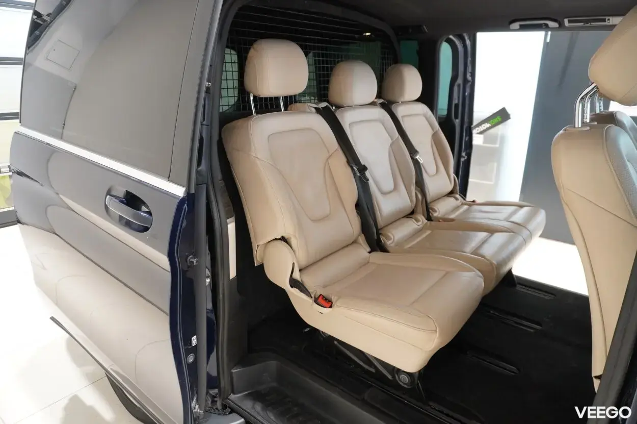 Mercedes-Benz V200 2.1 120kW