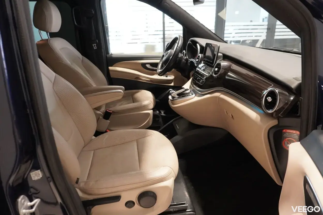 Mercedes-Benz V200 2.1 120kW