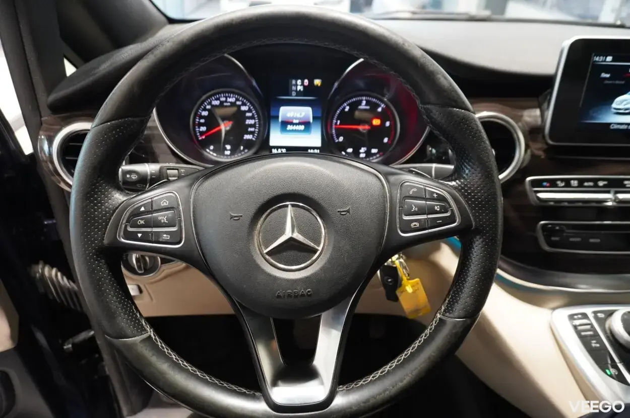 Mercedes-Benz V200 2.1 120kW