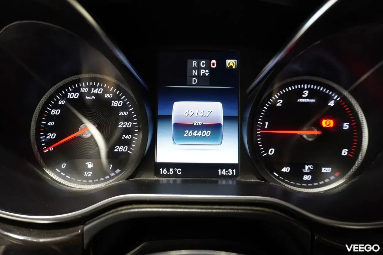 Mercedes-Benz V200 2.1 120kW