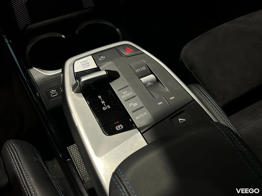 BMW X1 xDrive30e M Sport Elstolar Rattvärme Dragkrok 240kW