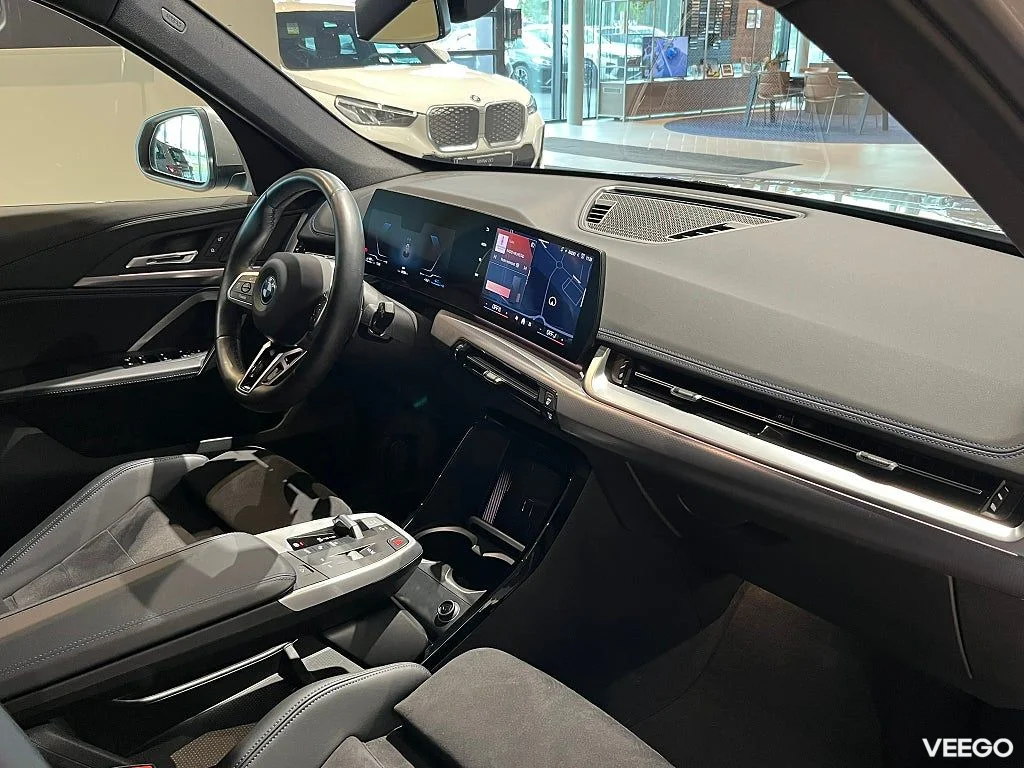 BMW X1 xDrive30e M Sport Elstolar Rattvärme Dragkrok 240kW