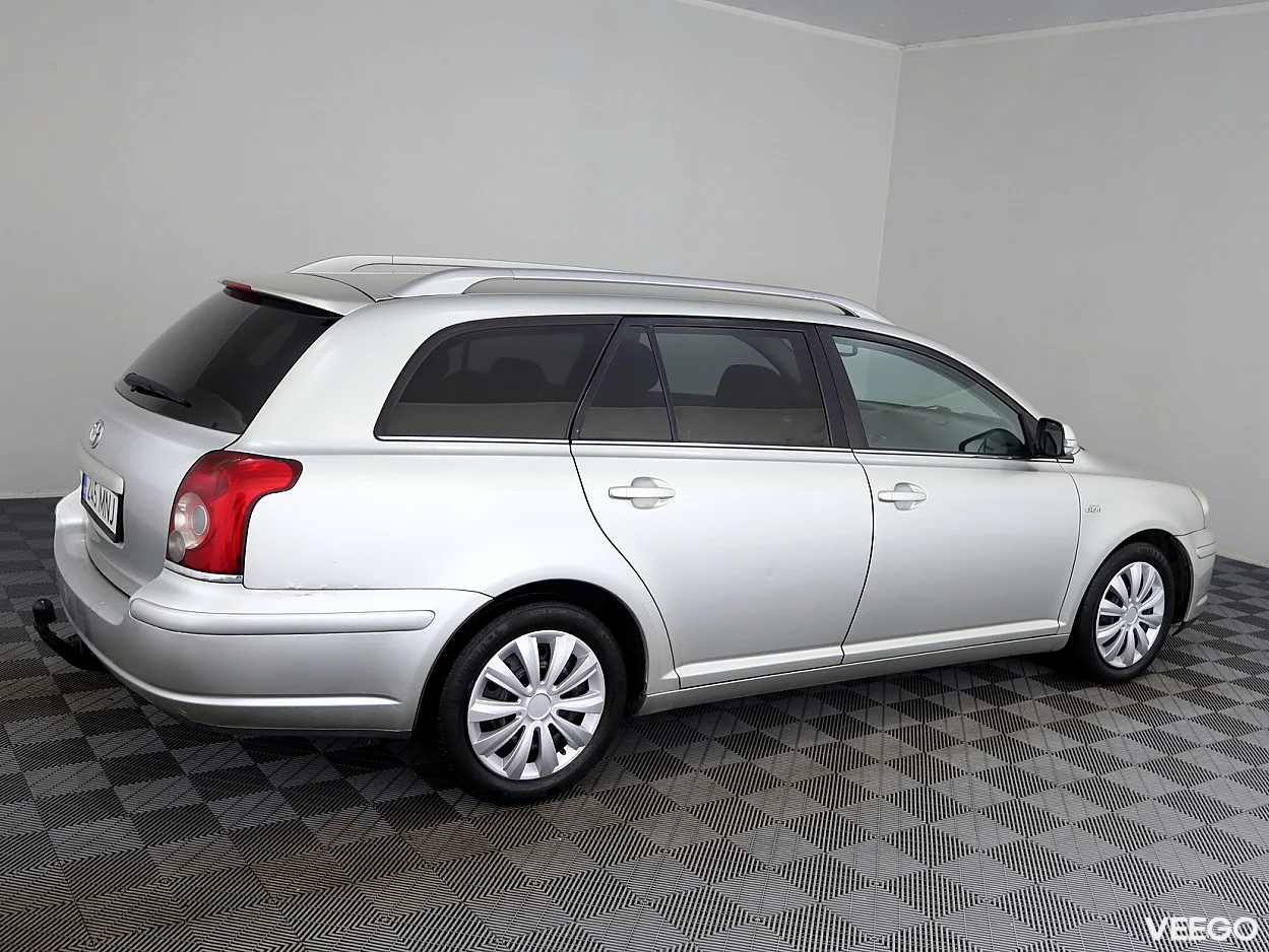 Toyota Avensis 2.2 130kW