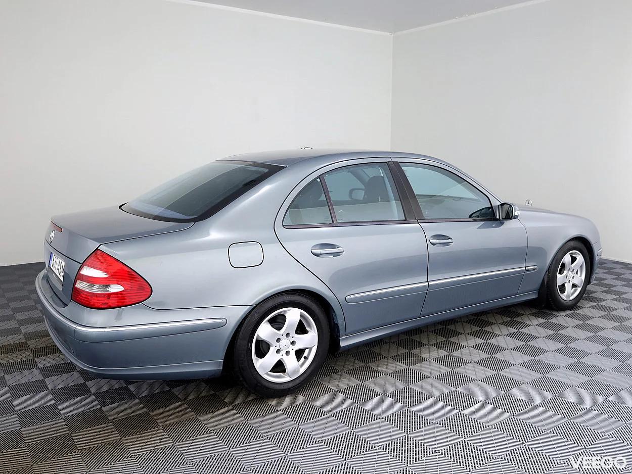 Mercedes-Benz E200 1.8 121kW