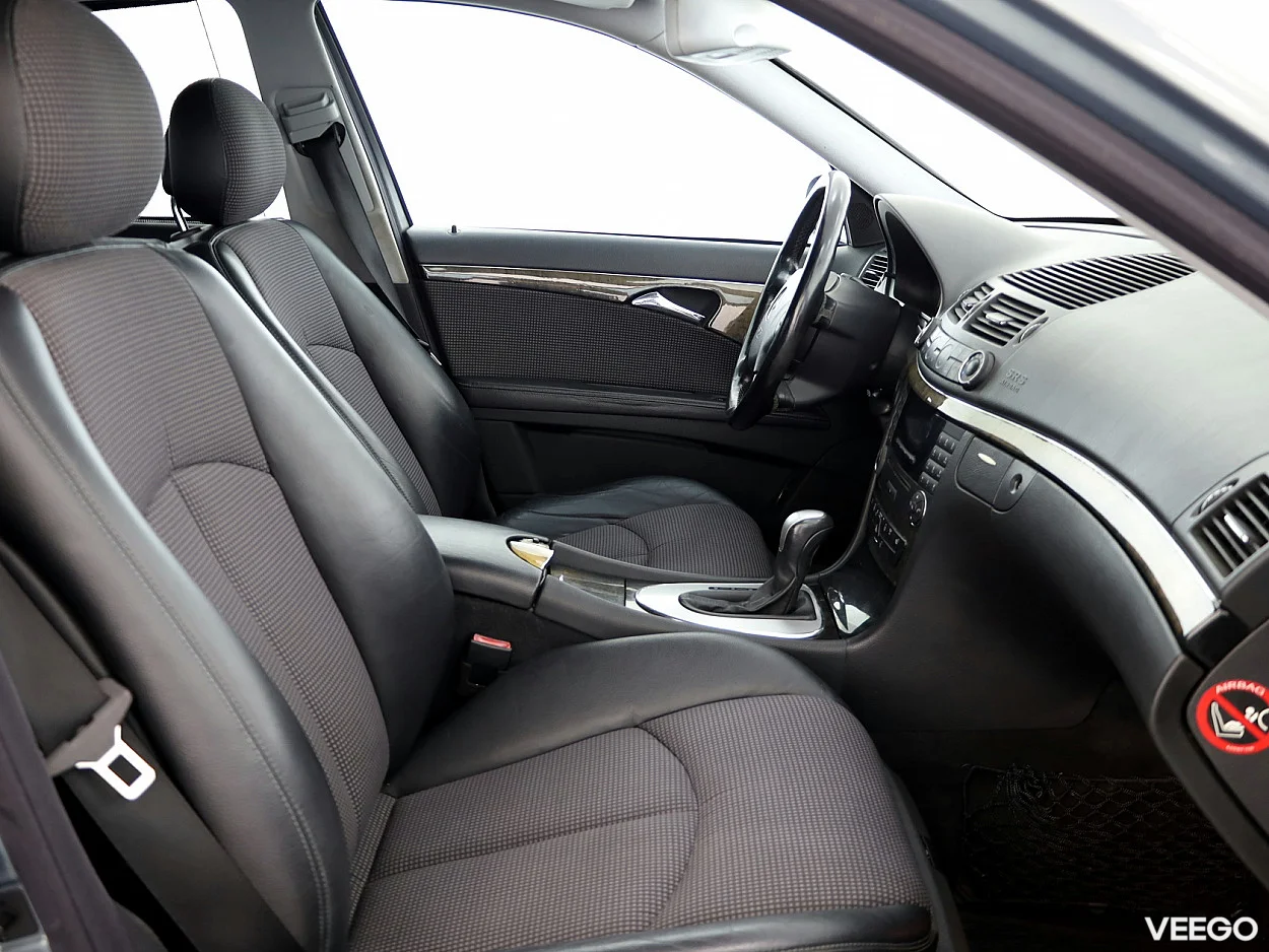 Mercedes-Benz E200 1.8 121kW