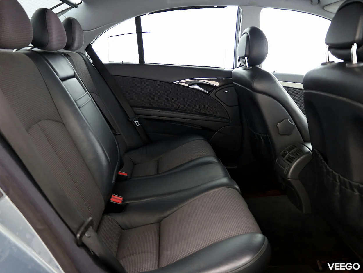 Mercedes-Benz E200 1.8 121kW