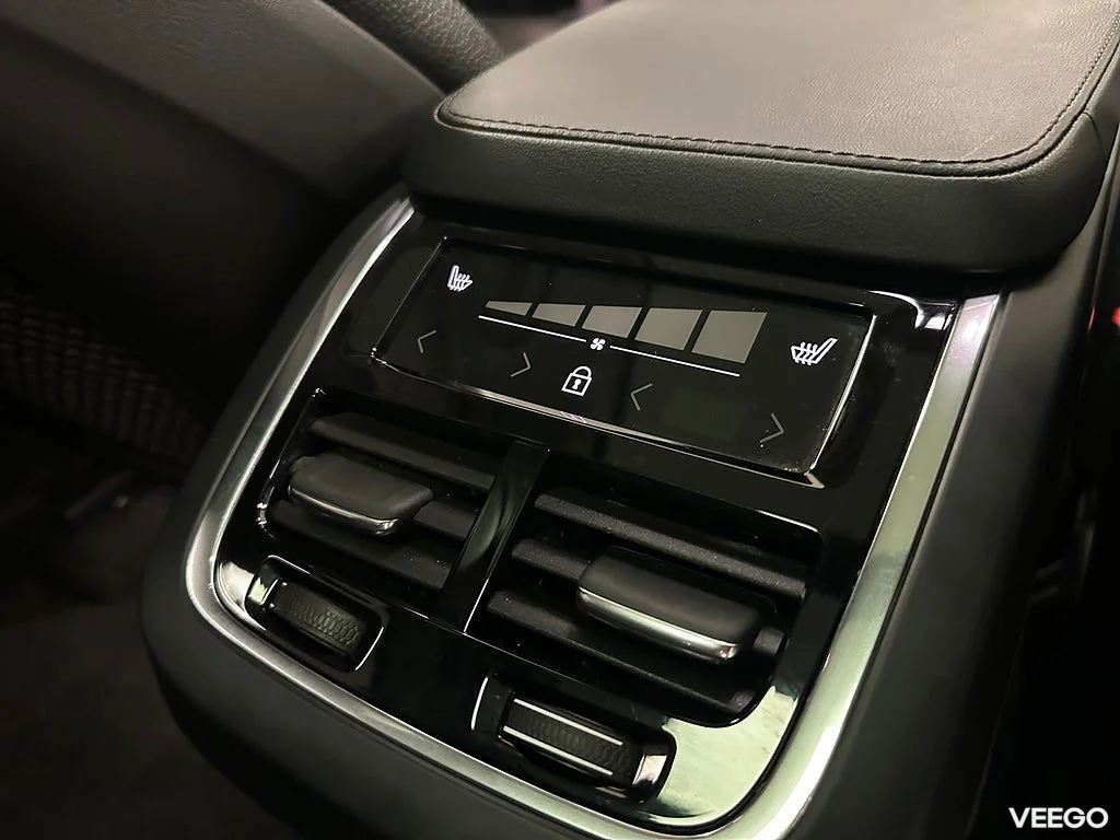 Volvo XC90 B5 AWD 235HK Ultimate Dark Luftfjädring HUD 360° 173kW