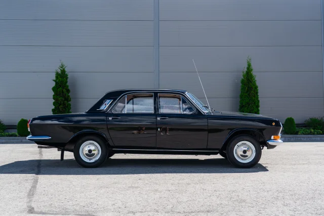 Image of GAZ 24 Volga 2.4 70kW