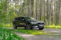 Volvo V60 Cross Country 2.0 145kW thumbnail