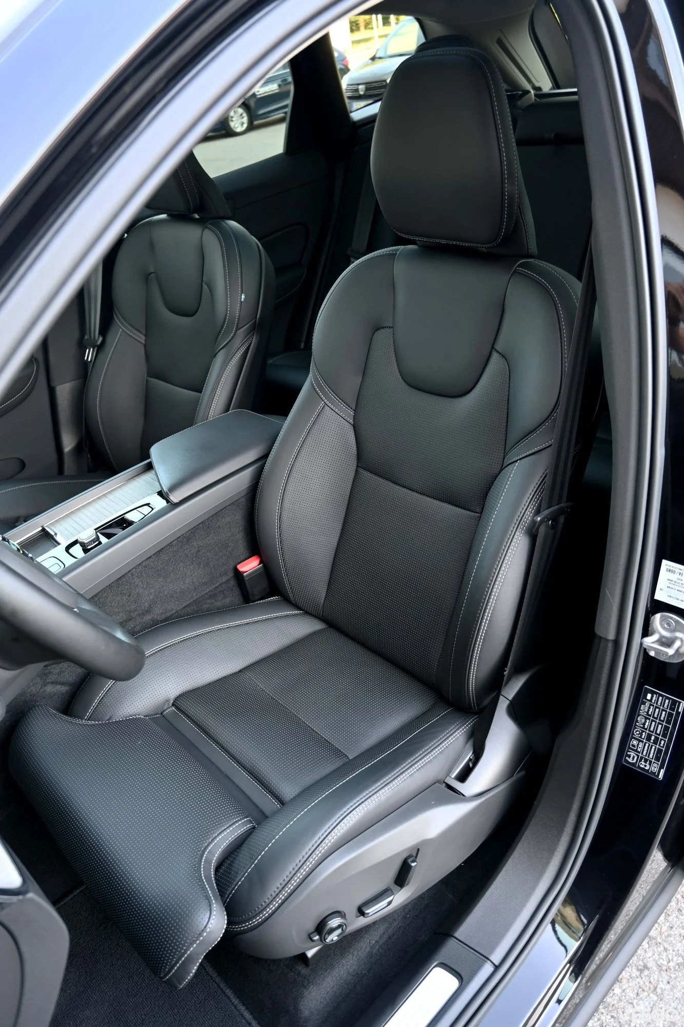Volvo XC60 AWD LUXURY DARK PLUS INTELLI SAFE 2 293kW
