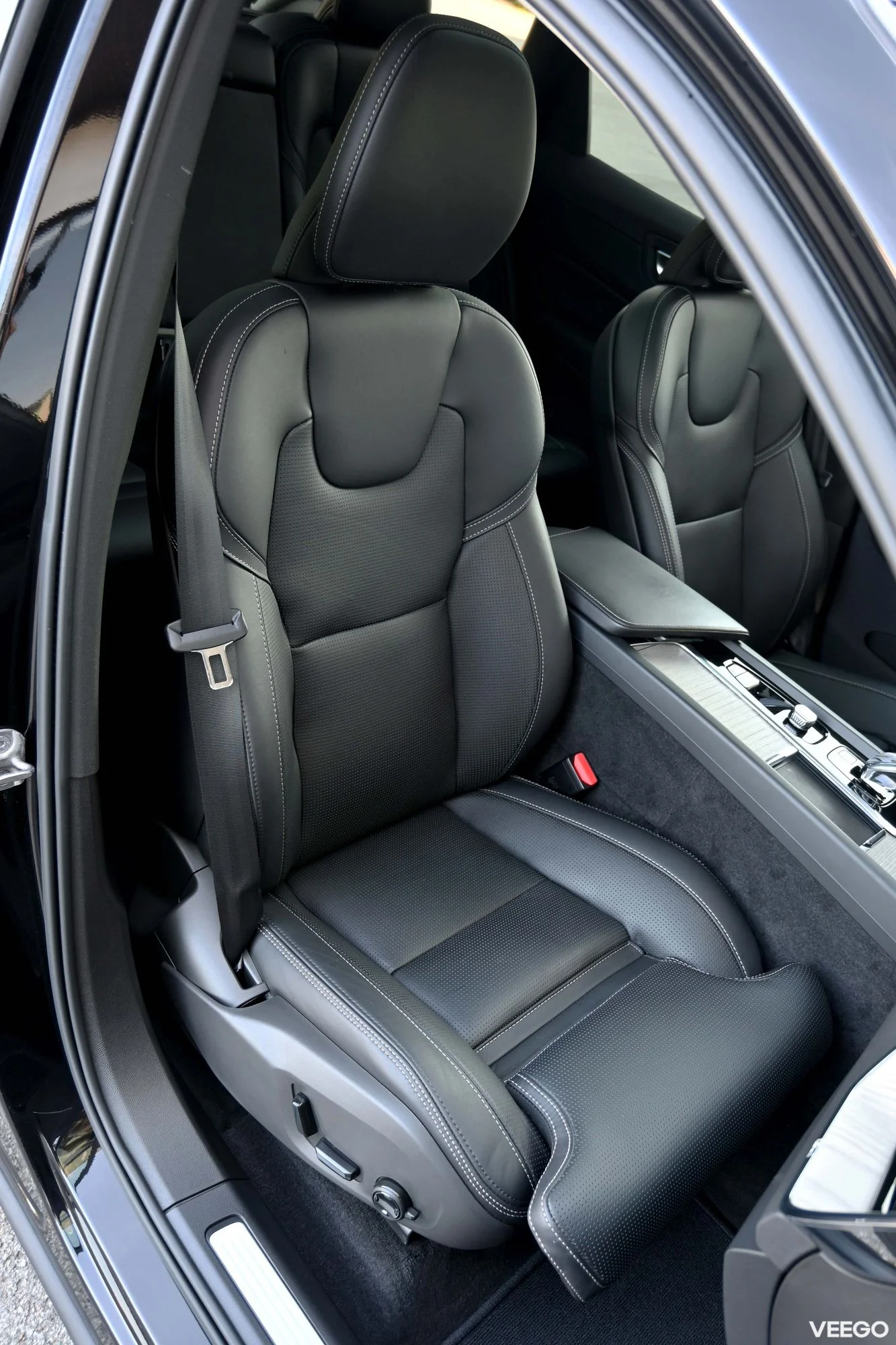 Volvo XC60 AWD LUXURY DARK PLUS INTELLI SAFE 2 293kW