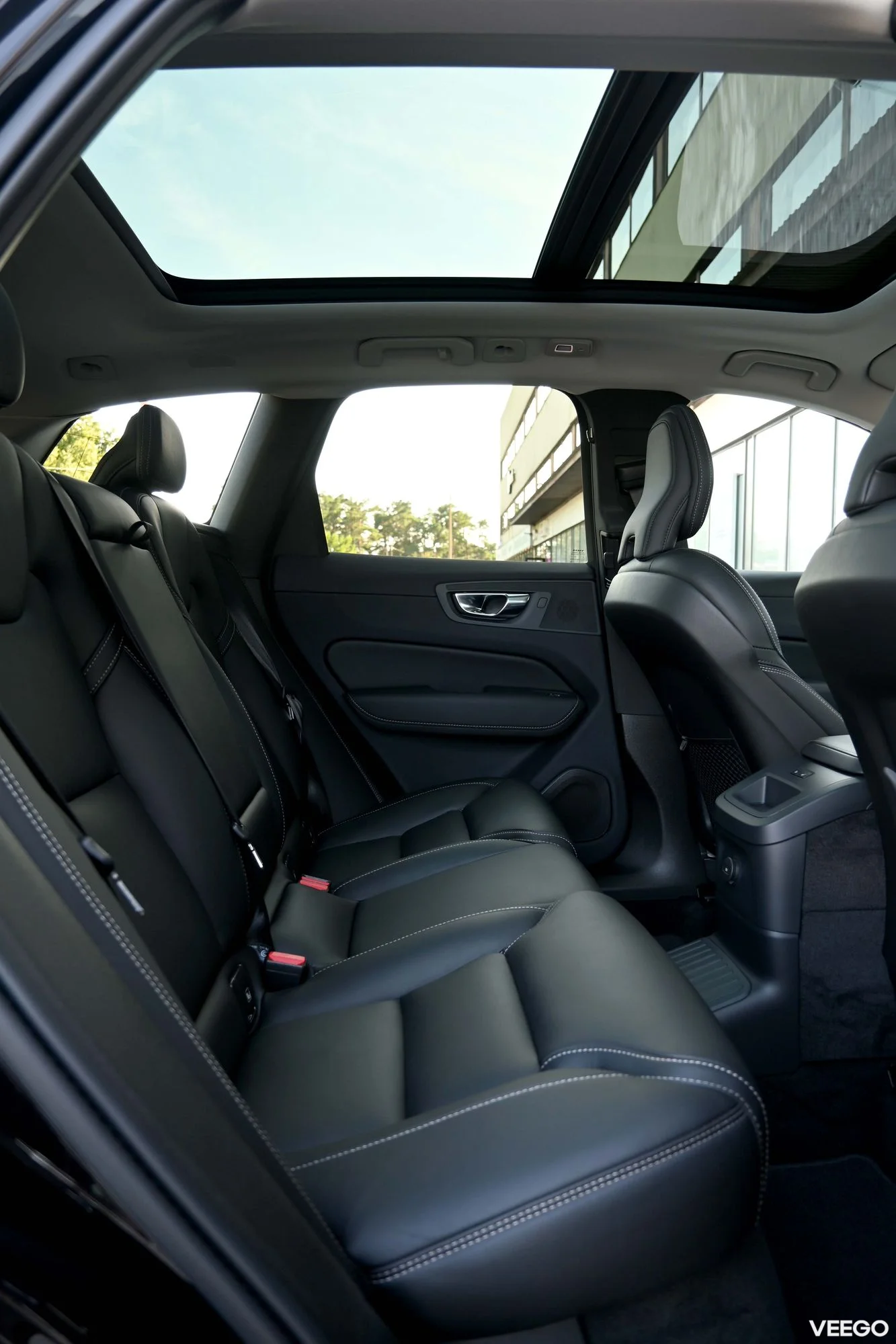 Volvo XC60 AWD LUXURY DARK PLUS INTELLI SAFE 2 293kW