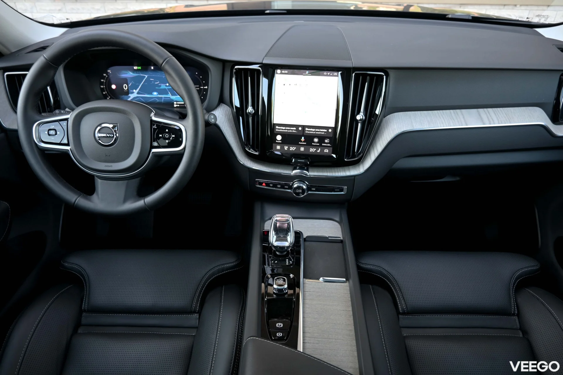 Volvo XC60 AWD LUXURY DARK PLUS INTELLI SAFE 2 293kW