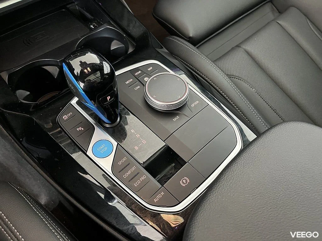 BMW iX3 M Sport Rattvärme Drag Drive/Park Assist Sport Stolar 0kW