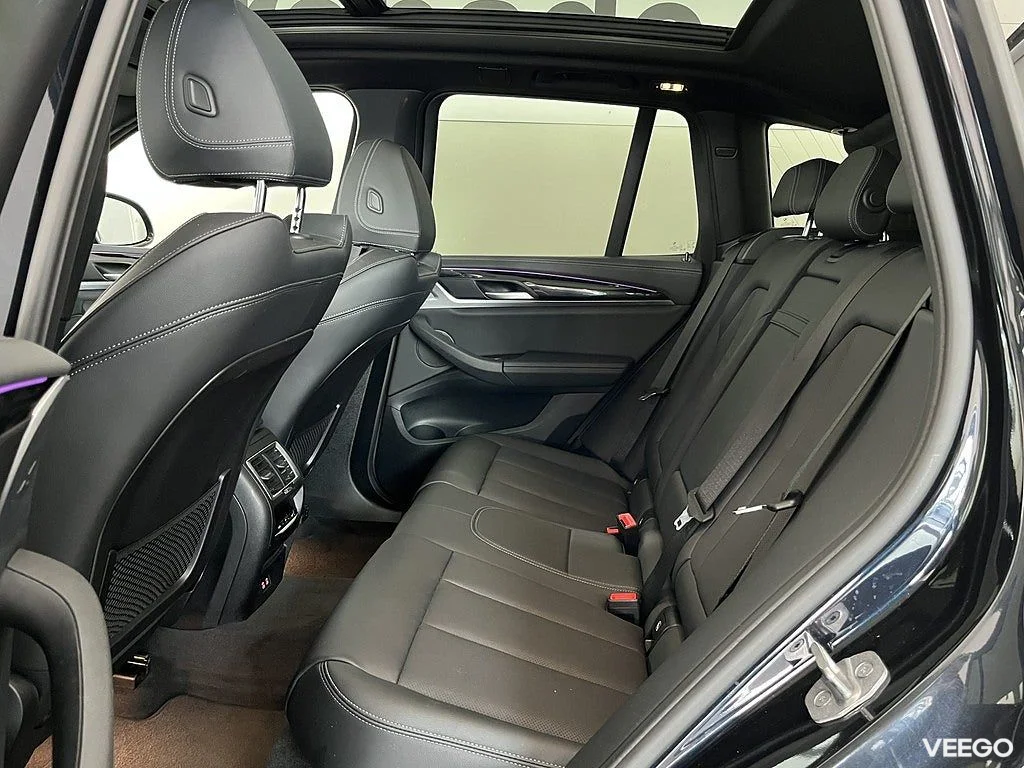 BMW iX3 M Sport Rattvärme Drag Drive/Park Assist Sport Stolar 0kW