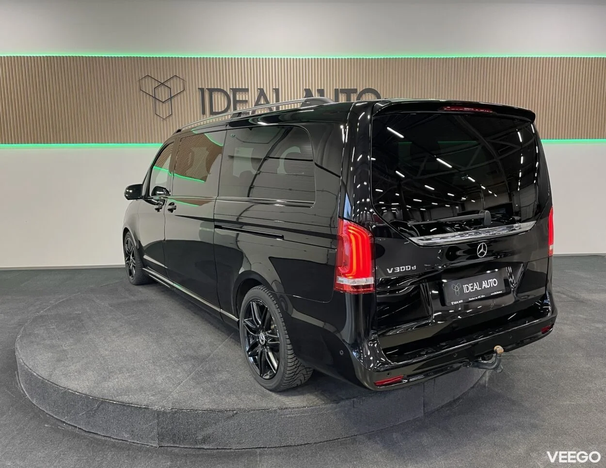 Mercedes-Benz V300 d Extra Lang AMG Night Facelift 2 174kW