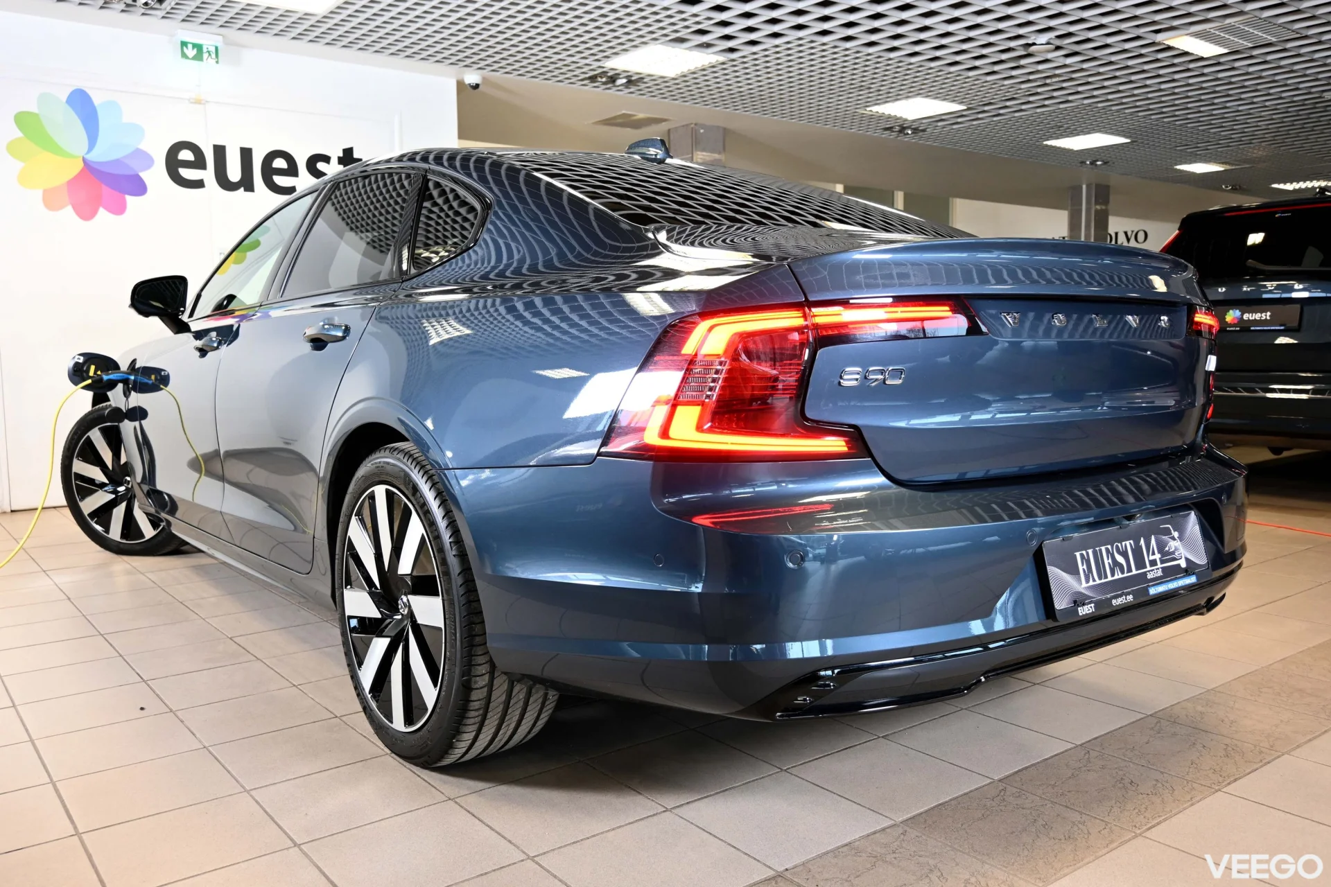 Volvo S90 AWD T8 B&W ULTIMATE DARK XENIUM INTELLI SAFE FULL 2 335kW