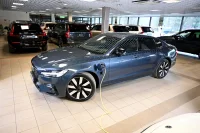 Volvo S90 AWD T8 B&W ULTIMATE DARK XENIUM INTELLI SAFE FULL 2 335kW thumbnail