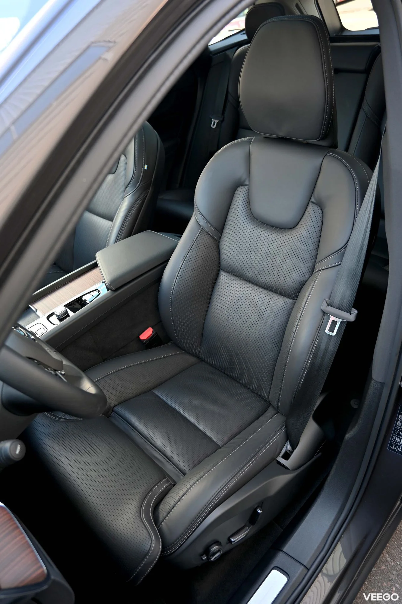 Volvo XC60 AWD 4C H&K BRIGHT LUXURY XENIUM INTELLI SAFE 2 335kW