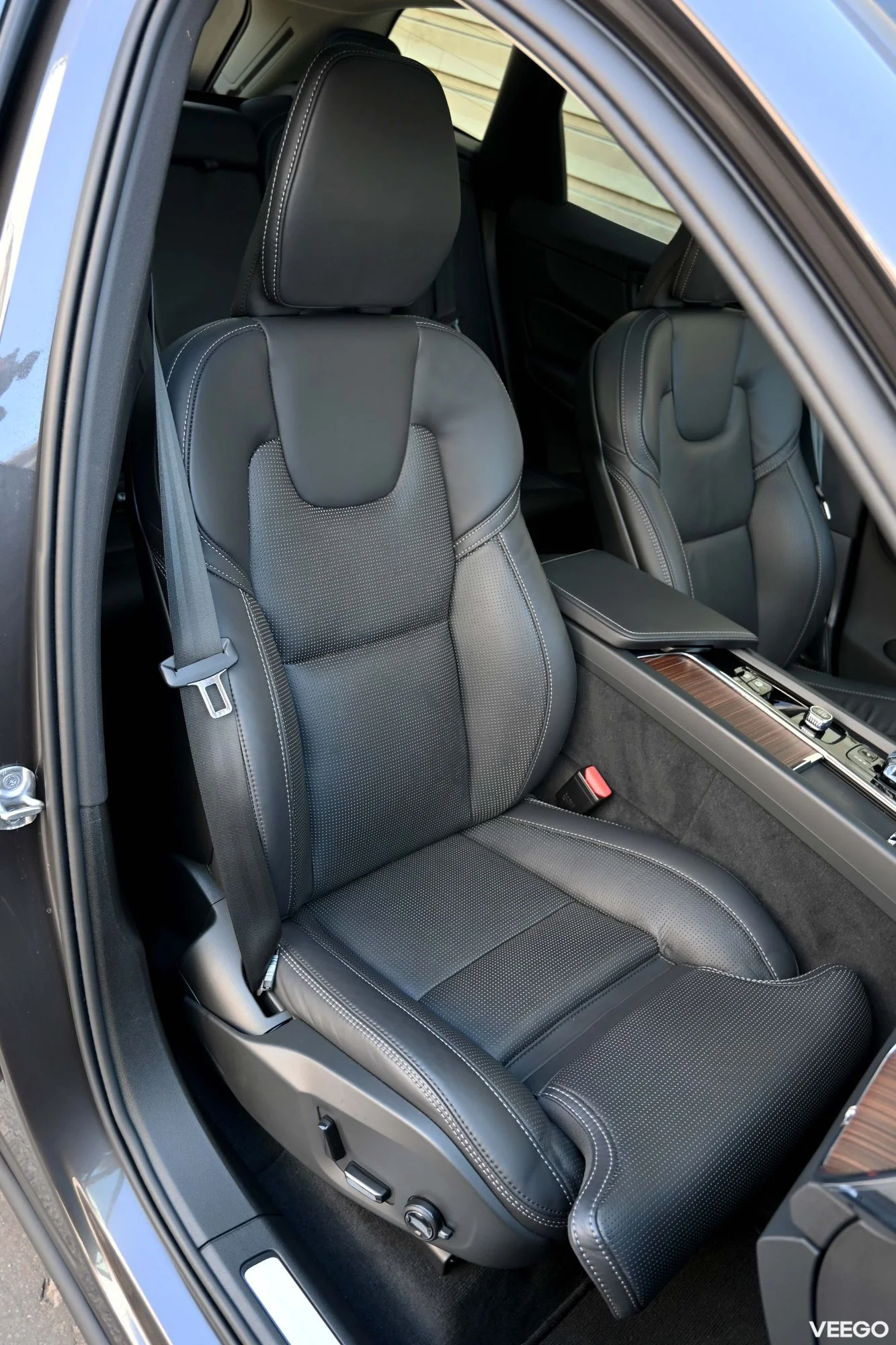 Volvo XC60 AWD 4C H&K BRIGHT LUXURY XENIUM INTELLI SAFE 2 335kW