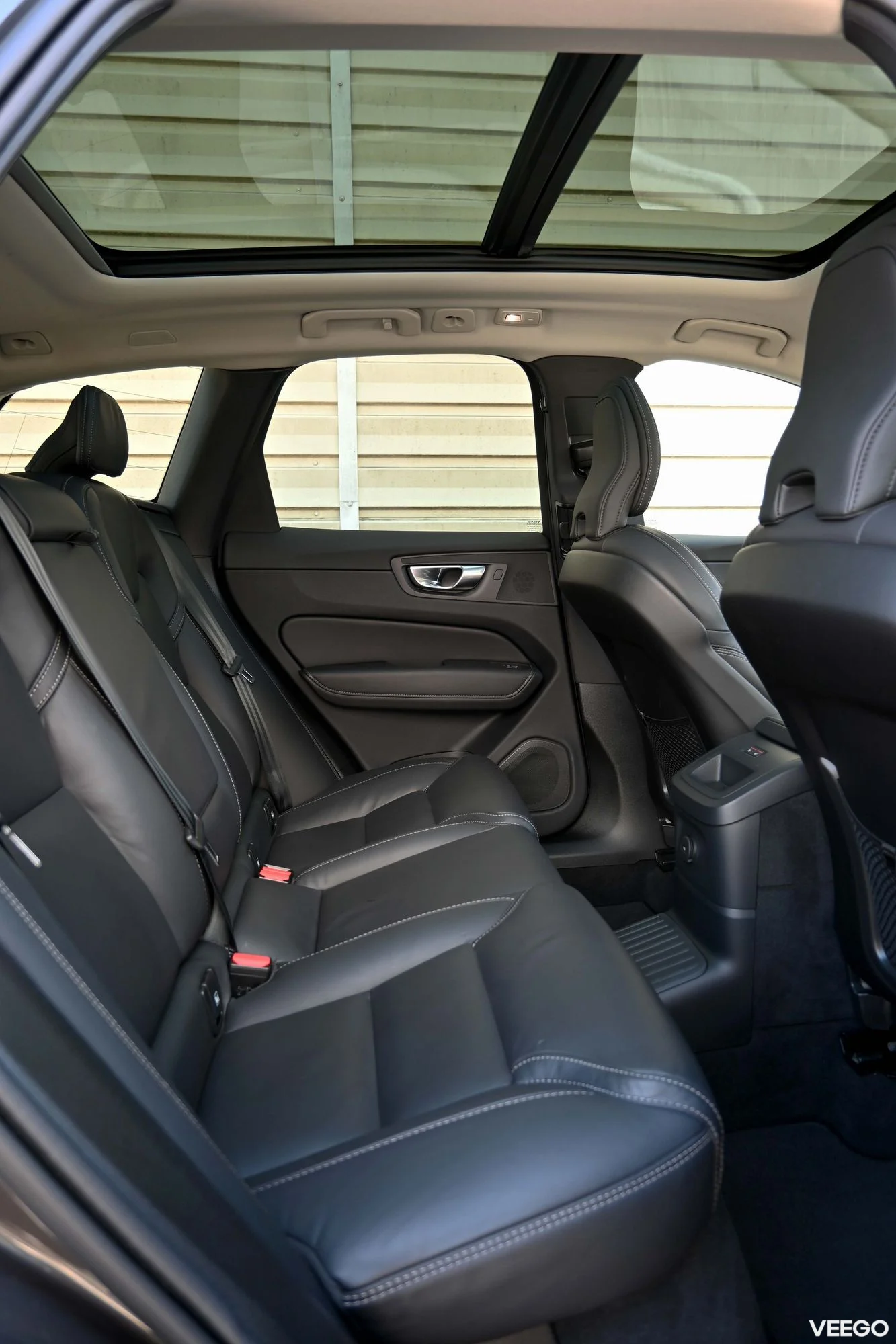 Volvo XC60 AWD 4C H&K BRIGHT LUXURY XENIUM INTELLI SAFE 2 335kW