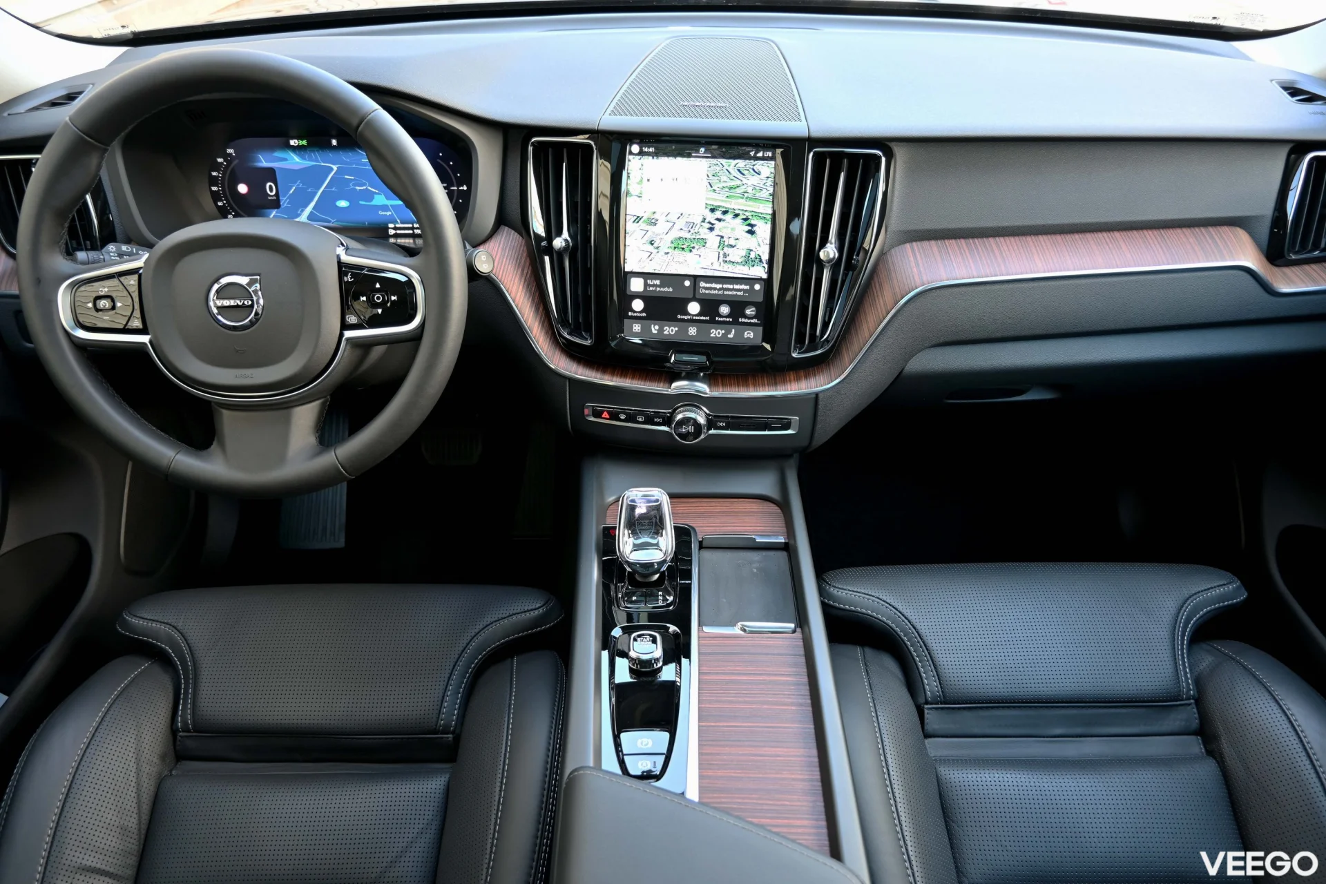 Volvo XC60 AWD 4C H&K BRIGHT LUXURY XENIUM INTELLI SAFE 2 335kW