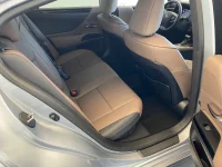 Lexus ES 300h - 131kW thumbnail