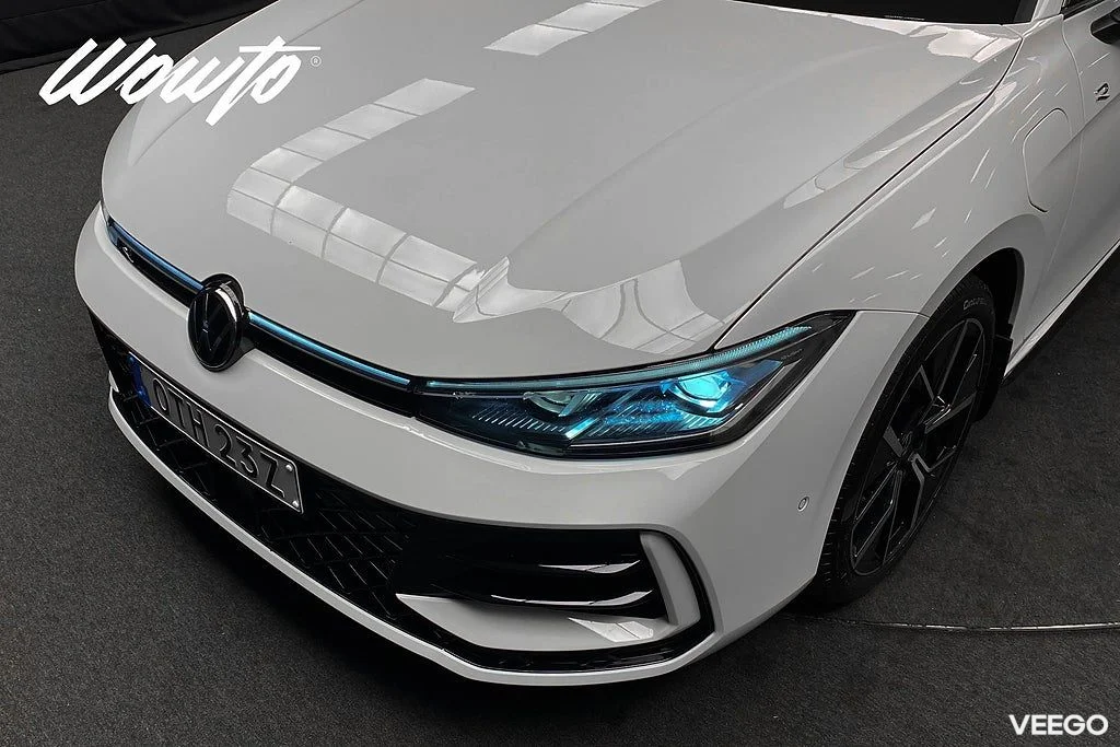 Volkswagen Passat eHybrid 1.5 TSI DSG 272HK R-Line/Pano/Moms 200kW