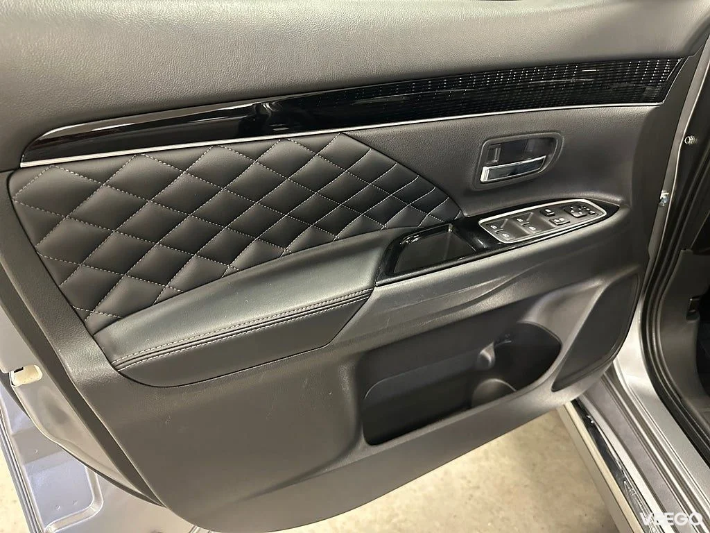 Mitsubishi Outlander PHEV AWD Business X / Skinn / 360 99kW