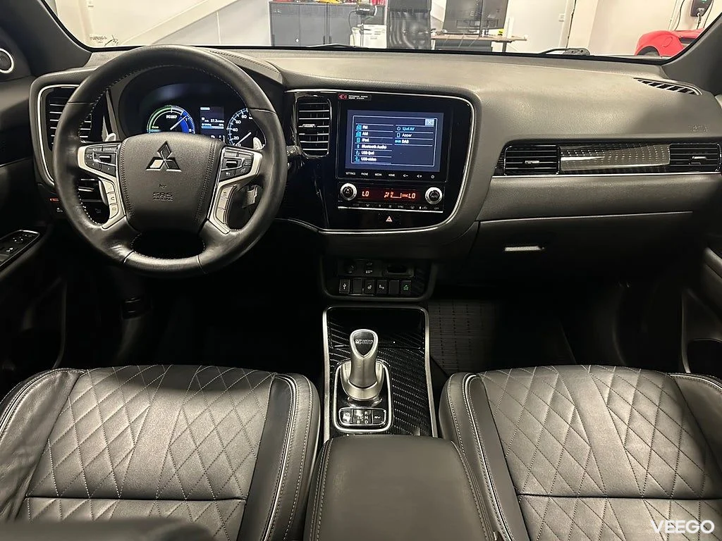 Mitsubishi Outlander PHEV AWD Business X / Skinn / 360 99kW